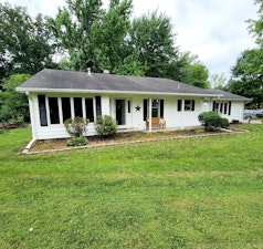 Olney  Home, IL Real Estate Listing